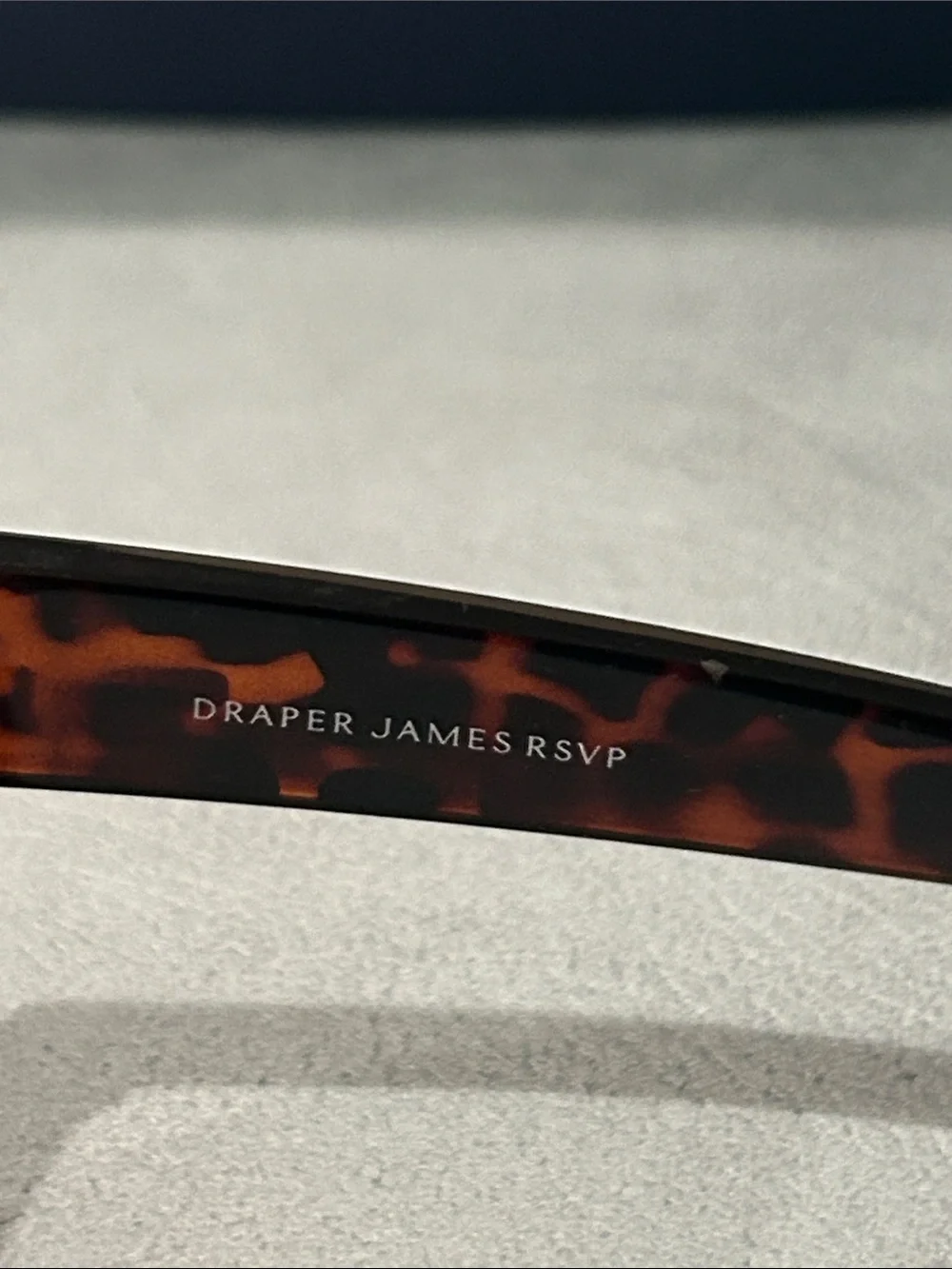 Draper James RSVP DJ9023 sunglasses feature a signature feminine cat-eye frame